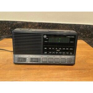 Vintage General Electric alarm clock 7-4648A